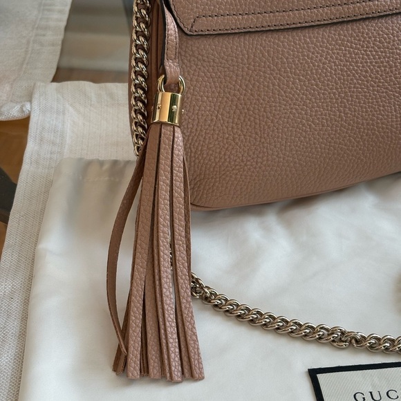 Gucci SoHo Disco GG Crossbody Flap Camelia Beige bag - Picture 8 of 16